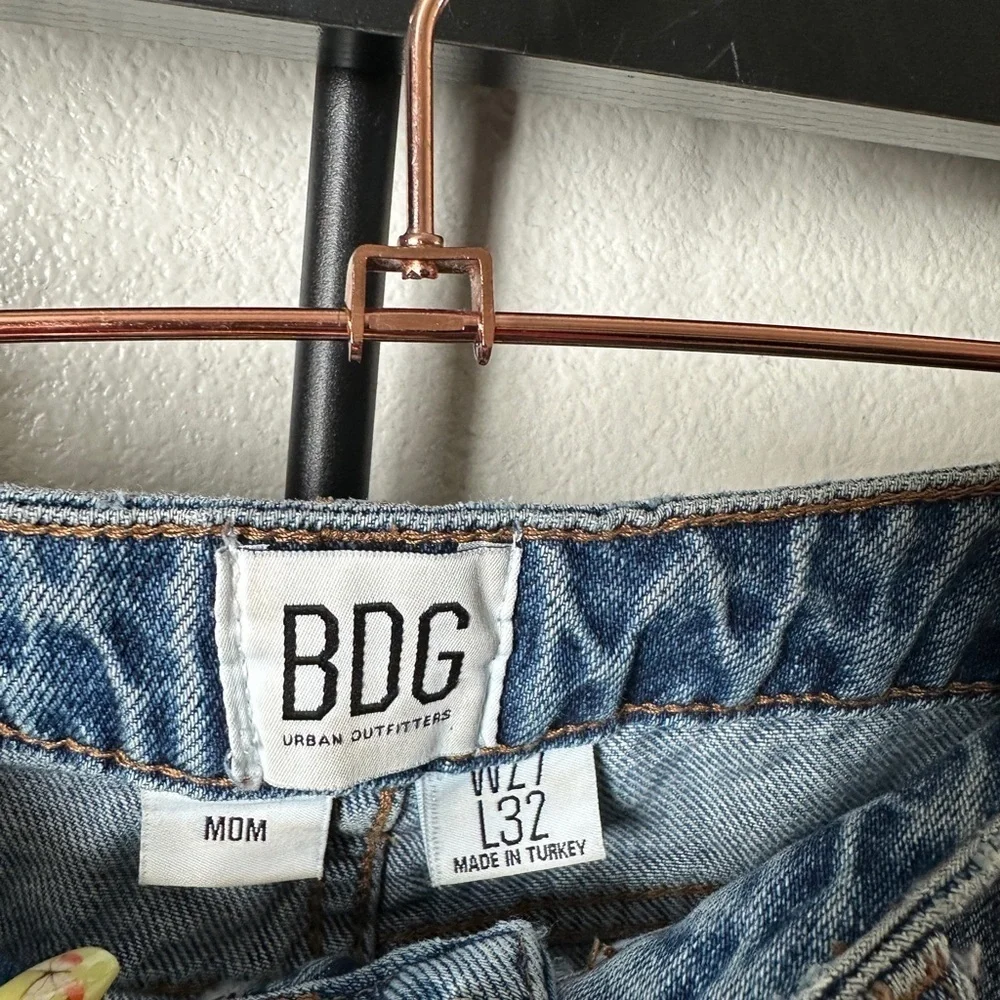 Urban Outfitters medium wash high rise retro vintage mom denim jeans y2k - Picture 3 of 6